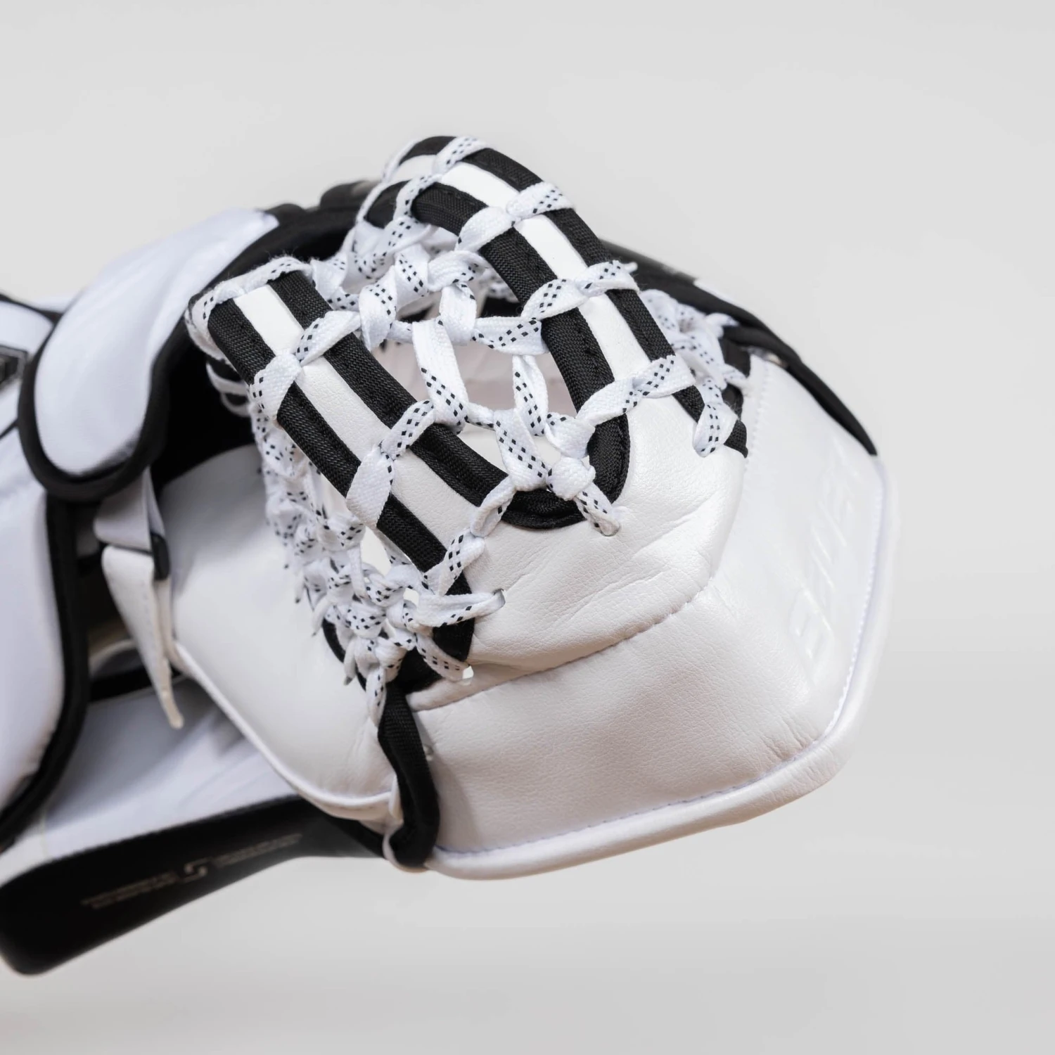 Bauer Supreme Mach Senior Goalie Catcher 3 Bauer Supreme Mach Senior Goalie Catcher - Image 3